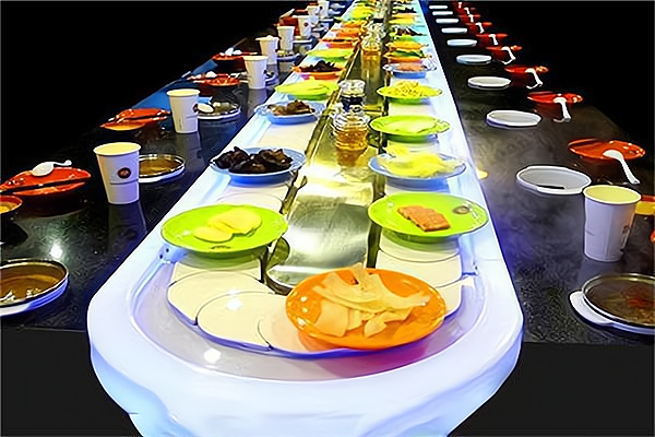 星宇旋转小火锅 以卓越产品与暖心服务，打造美食与住宿的融合新体验